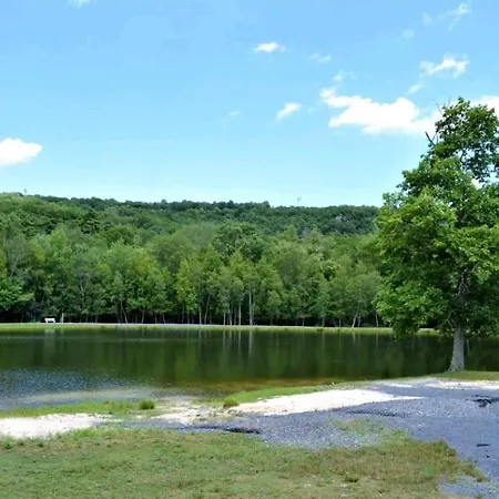 *Amenity-Filled Waterfront Oasis @Saw Creek Estates Near Waterfalls And Hiking* East Stroudsburg Exterior photo