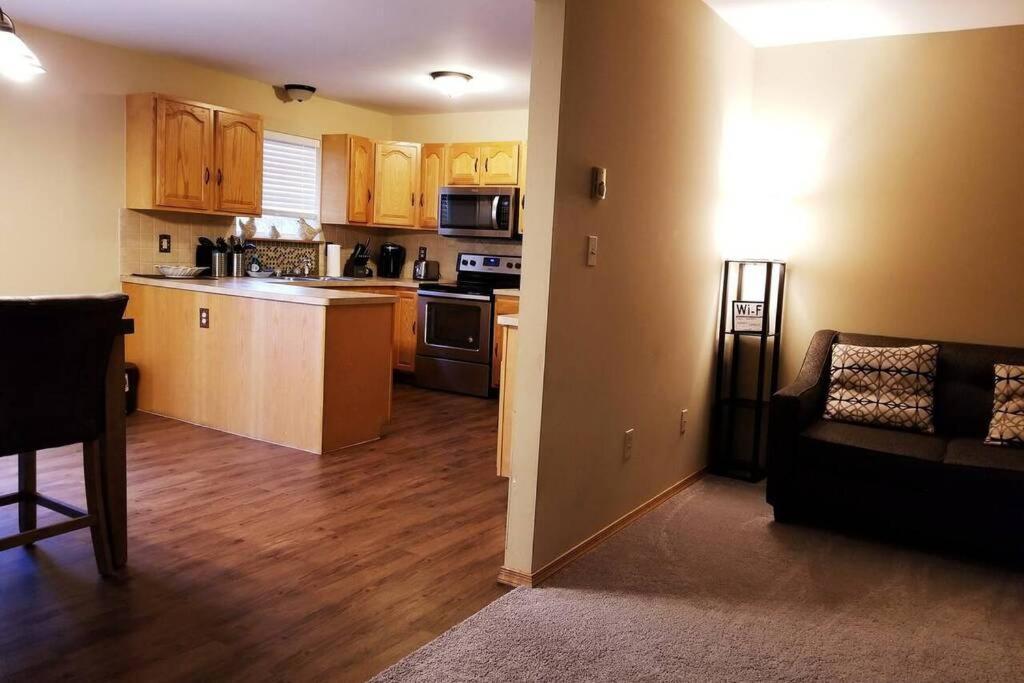 *amenity-filled Waterfront Oasis @saw Creek Estates Near Waterfalls And Hiking* East Stroudsburg