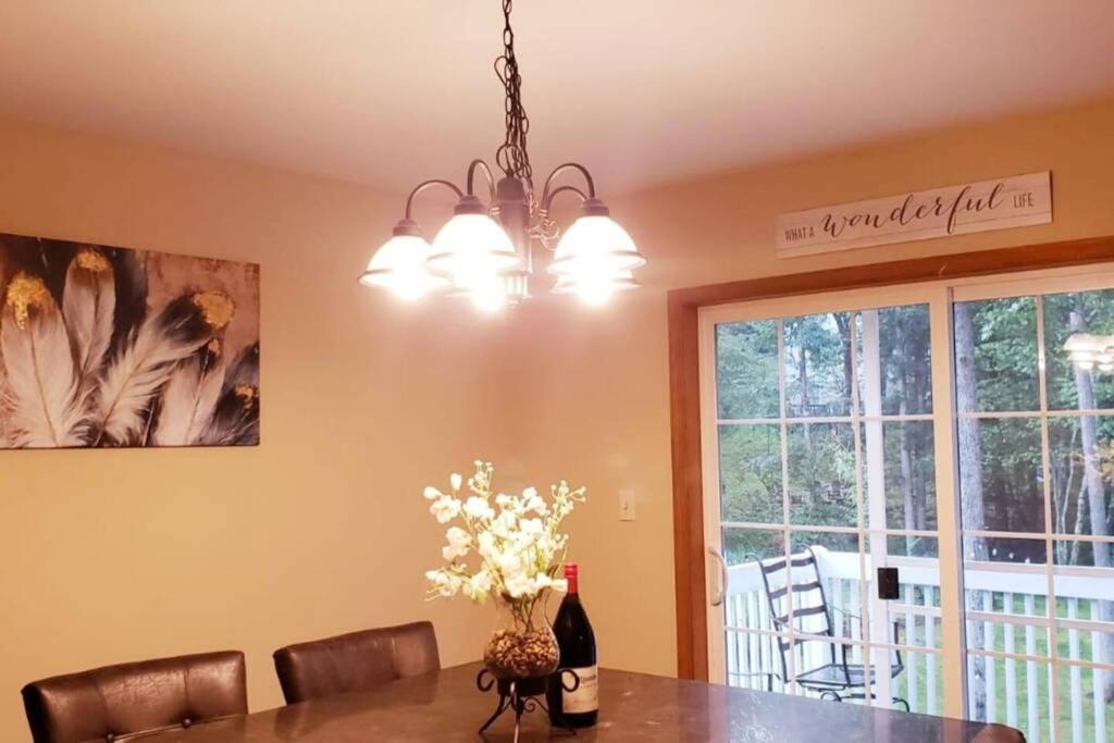 *amenity-filled Waterfront Oasis @saw Creek Estates Near Waterfalls And Hiking* East Stroudsburg