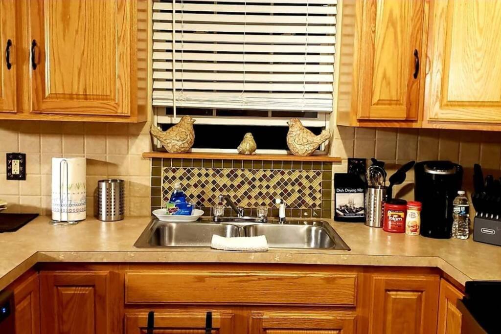 *amenity-filled Waterfront Oasis @saw Creek Estates Near Waterfalls And Hiking* Holiday home *