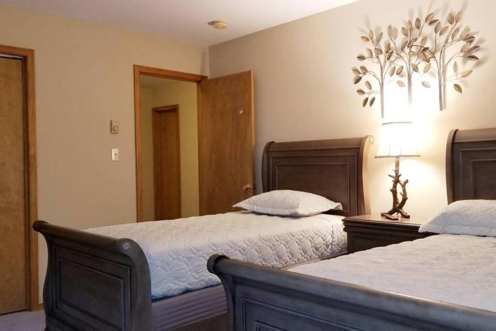 Holiday home *amenity-filled Waterfront Oasis @saw Creek Estates Near Waterfalls And Hiking* *